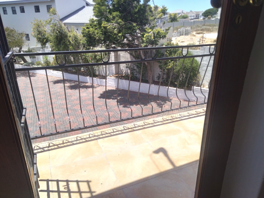 To Let 2 Bedroom Property for Rent in Country Club Western Cape